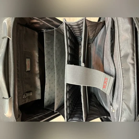 Tumi G4 Wheeled Convertible Computer Brief Packing Case Black 17.5X14X8